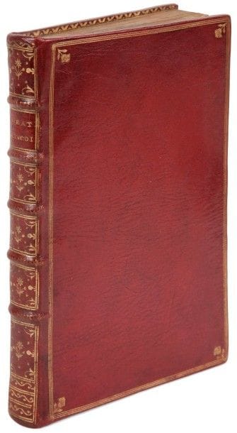 [HÉNAULT (Charles-Jean-François)].
François II, roi de France. En cinq actes. Seconde édition, enrichie de Notes nouvelles.
S.l. [Paris : Prault?], 1768. — In-8, 194 x 122 : (10 ff.), 208 pp. Maroquin rouge, triple filet doré en encadrement et fleuron doré aux angles sur les plats, dos à nerfs orné, roulette dorée intérieure, tranches dorées (reliure de l’époque). Seconde édition après celle donnée en 1747, de ce drame composé par le président Hénault. Elle débute par une préface digne d’intérêt dans laquelle l’auteur porte notamment une réflexion sur le rapport entre Histoire et tragédie : « Je dis, qu’abandonnant toute prétention d’Auteur Tragique, un Historien qui, au lieu de raconter des faits, les mettroit en action, trouveroit en même tems le secret d’instruire mieux que ne le fait ordinairement l’Histoire, & d’exciter dans l’ame des spectateurs la terreur & la pitié, ces deux grands mobiles de la Tragédie » (préface).
La pièce est suivie de notes qui paraissent ici pour la première fois.
L’édition est illustrée d’une vignette d’après Charles Nicolas COCHIN en tête du premier acte, la même que dans l’édition originale mais gravée de nouveau par Claude Duflos. Celle pour l’édition de 1747 était gravée par Soubeyran.
PRÉCIEUX EXEMPLAIRE EN MAROQUIN ROUGE DE L’ÉPOQUE, AYANT APPARTENU À SAINTE-BEUVE qui a apposé sa signature autographe sur la première garde blanche.
Ce dernier a également chargé de notes au crayon le feuillet blanc en regard du titre, souligné quelques passages dans la préface à la fin de laquelle il a ajouté une courte note. Il fut par la suite la propriété de l’écrivain et journaliste Auguste Vitu (1823-1891).
Exemplaire imprimé sur beau papier vergé. Les coiffes ainsi que la charnière du premier plat à hauteur du premier caisson ont été très habilement restaurées.
Provenances : Charles-Augustin de Sainte-Beuve, avec signature autographe sur le faux titre. - Auguste Vitu, avec note au crayon sur la garde blanche.