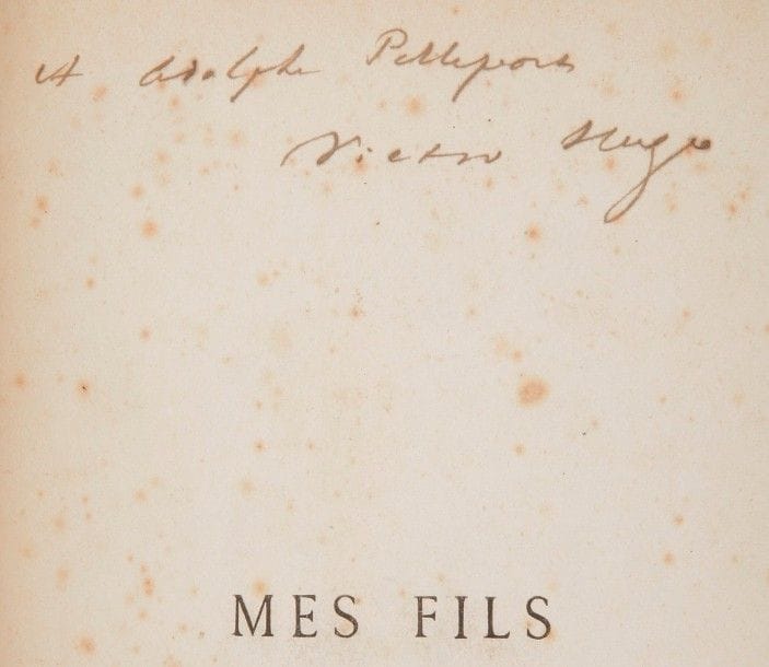 HUGO (Victor).
Mes fils.
Paris : Michel Lévy frères, 1874. — In-8, 228 x 148 : 48 pp., couverture imprimée. Demi-chagrin brun, filet doré, dos lisse, non rogné, couverture conservée (reliure du XXe siècle). Édition originale.
EXEMPLAIRE ENRICHI SUR LE FAUX TITRE DE CET ENVOI AUTOGRAPHE SIGNÉ DE L’AUTEUR :
A Adolphe Pelleport Victor Hugo
Adolphe Pelleport (1842-1881) était un poète, mort dans sa 39e année seulement. Il était un grand admirateur de Victor Hugo qui le reçut assez régulièrement à Guernesey à partir de 1863 et qui le surnommait « le jeune Toutou Pelleport ». Peu après sa mort survenue en mai 1881, Hugo écrivit ces mots à sa mère : « Vous étiez la mère, la mère vénérée d’Adolphe Pelleport ; j’étais presque son père ». Cette relation presque paternelle avouée par l’auteur des Misérables, rend la provenance de cet exemplaire de Mes fils d’autant plus touchante.
Exemplaire dans lequel on a ajouté à la suite l’extrait de la France littéraire de 1841, donnant le discours de réception de Victor Hugo à l’Académie française, précédée d’une introduction d’Eugène Pelletan.
Reliure moderne. Petits frottements d’usage, deux coins légèrement émoussés. Couverture doublée et salie, rousseurs.