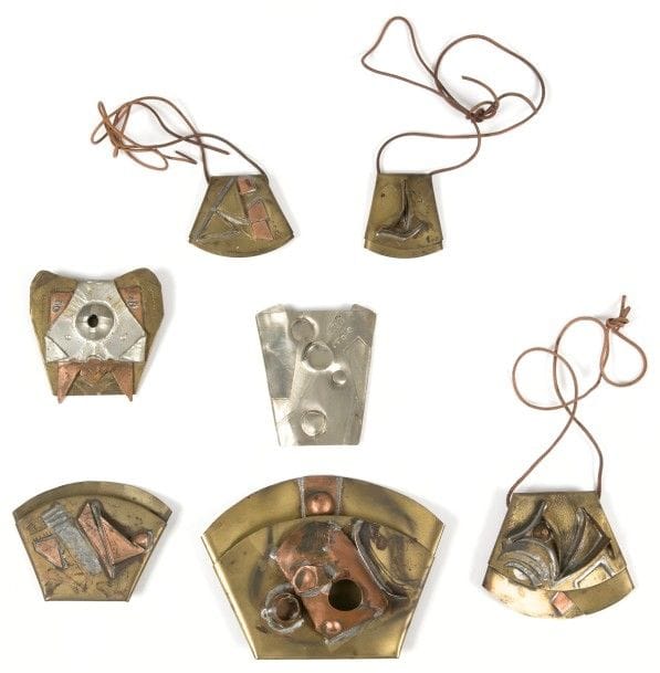 Bernard BYGODT (1939-2004)
Pendentifs
Cuivre, laiton et métal.
7 pendentifs de forme trapèze. Monogrammés ou signés.