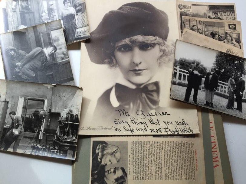 CINEMA MUET. Lot de photographies, cartes postales et extraits de presse.
