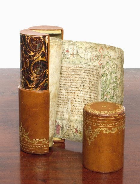 MANUSCRIT Rouleau d'Esther enluminé. Manuscrit en hébreu sur parchemin, illustré au dessus, au dessous des colonnes et entre celles-ci d'un important décor à personnages, gravé et rehaussé de couleurs (vert et rouge), donnant des scènes de l'histoire d'Esther en haut et en bas, et des décors floraux stylisés entre les colonnes. Le rouleau est contenu dans un étui moderne en cuir à décor doré. Le texte du rouleau a malheureusement été atteint par l'humidité, rendant certaines colonnes presque illisibles, mais l'illustration a gardé une relative fraîcheur (les rouges peut - être ravivés postérieurement). Italie, XVIIIe siècle. Long.: 180 cm - Haut.: 15 cm