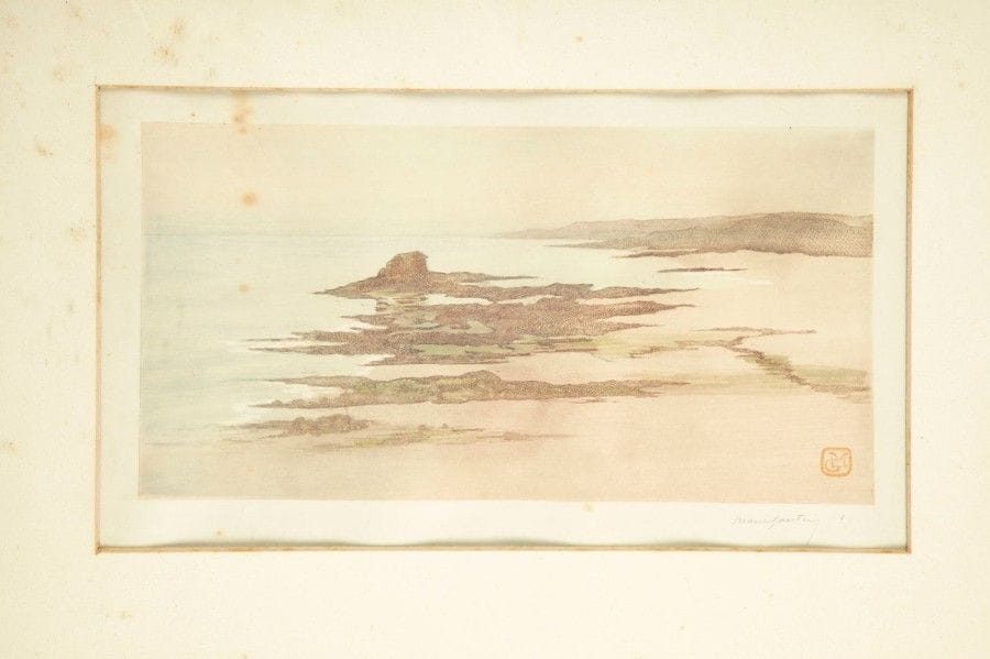 Marie Gautier (1867 ou 1870- ?)
Bord de mer en Bretagne. Vers 1900. Eau-forte et aquatinte. 370 x 190. Impression en couleurs. Belle épreuve sur vélin blanc, signée et numérotée « 1 » au crayon. Quelques larges rousseurs claires éparses, certaines dans le sujet. Timbre rouge japonisant de l’artiste (Lugt non décrit). Marges. Cadre. 																																														