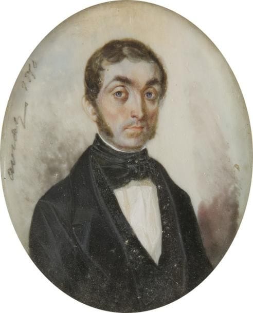 AVRAC ( ?) (actif en 1852)
Portrait d’homme en costume noir et noeud papillon noir, sur fond clair
Miniature signée à droite : Avrac ( ?) 1852
Ovale 7,5 x 6 cm, cadre en bois noirci rect. 12,2 x 10,6 cm
De la même main :
Petit garçon au nœud papillon mauve, veste noire et gilet crème, sur fond clair
Miniature ovale 5,8 x 4,6 cm, (oxydation)
sur une broche de métal doré du XIXe siècle, revers en nacre ovale 6,4 x 5,2 cm 
On y joint :
G. COUTANT 1914
Femme blonde au regard perdu, robe blanche, étole multicolore à bord bleu
Miniature ovale
Signée et datée à droite : G. Coutant  /  1914
(sous verre bombé, petite trace de colle en bas à gauche, sans cadre)
Portrait d’officier en uniforme bleu, collet rouge brodé d’argent, aiguillette argent
Petite miniature du XIXe siècle, ovale, à vue 2,6 x 2,2 cm
Sous passe-partout de velours, cadre en laiton doré ovale, 7,2 x 6,2 cm