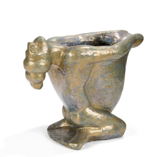 Béla VÖRÖS (1899-1983) Sculpteur & Édouard CAZAUX (1889-1974) Céramiste
Byzantine à la jarre
Sculpture formant vase.
Épreuve en céramique émaillée polychrome et à l'or.
Signée des deux artistes VÖRÖS et CAZAUX, porte une inscription illisible sous la base.
27,5 x 34 x 18 cm