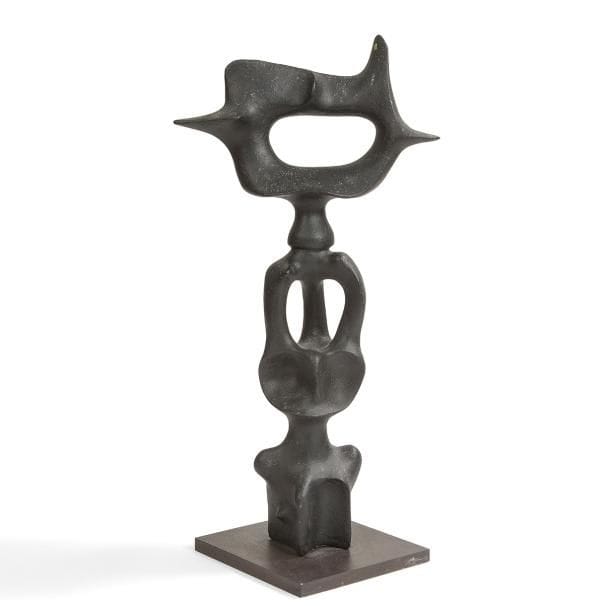 Victor ROMAN (1937-1995)
Sans titre
Sculpture.
Épreuve en terre cuite patinée noir.
Base, non d'origine, en aggloméré.
Non signée.
Hauteur avec base : 68 cm
Provenance :
Collection de M. et Mme B., Paris XVII, œuvre acquise lors de la vente d'atelier.