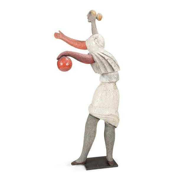Roger CAPRON (1922-2006)
Femme à la balle
Sculpture.
Céramique à la façon Raku ; décor gravé et émaillé polychrome.
Terrasse en métal.
Circa 2 000.
Signée du cachet CAPRON à l'arrière sur le mollet gauche du personnage.
Hauteur : 80 cm