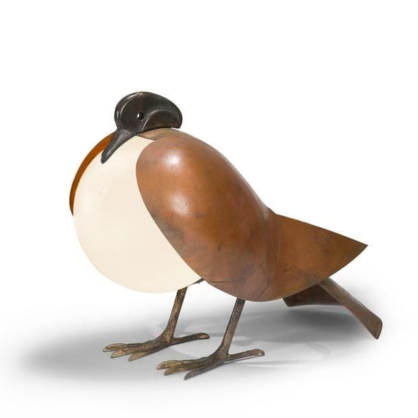 François-Xavier LALANNE (1927-2008) Sculpteur & ARTCURIAL Éditeur 
Lampe Pigeon, le modèle conçu en 1991, d'une édition à 900 exemplaires 
Sculpture zoomorphe formant lampe à poser.
Cuivre ouvragé, patiné et soudé et bronze patiné.
Diffuseur en opaline, non d'origine.
Signée du monogramme F. X. L., numérotée 209 / 900 et porte le cachet Artcurial sur la base de la queue.
22 x 26 x 14 cm
Provenance : 
Collection privée, Paris.
