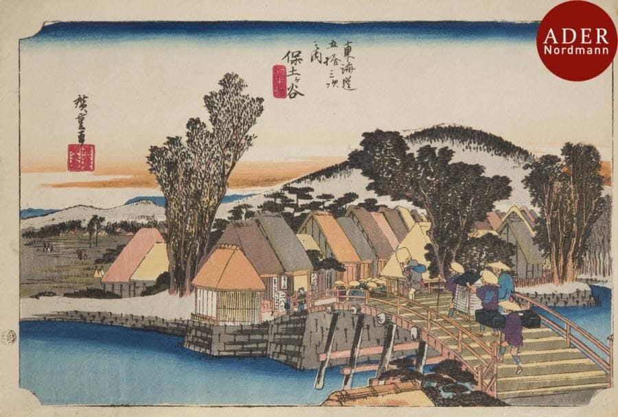 Utagawa Hiroshige (1797 - 1858)
Oban yoko-e, de la série Tokaido gojusan no uchi, Les cinquante-trois stations du Tokaido, planche 5, Hodogaya : pont de Shinmachi. Signé Hiroshige ga, v.1834, éditeur Takenouchi Magohachi et Tsuruya Kiemon, cachet de censeur kiwame. (Marges légèrement coupées).
Dimensions : 25,5 x 37,3 cm
Tirage similaire :
Museum of Fine arts, Boston, accession n°21.5004