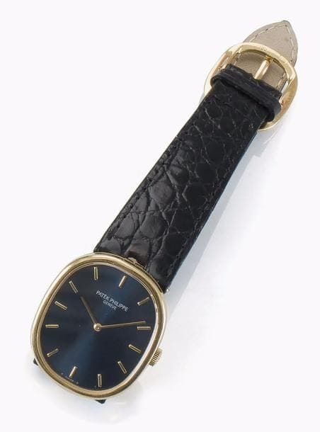 PATEK PHILIPPE
Montre bracelet d’homme en or 18K (750‰). Modèle Ellipse, référencé 3848J, numérotée 1341662 et 2956630 3848 à l’intérieur de la boîte. Calibre Patek Philippe 215, contrôle 5 positions. Cadran bleu, appliques or, aiguilles bâton.
Avec son certificat d’origine, de garantie et écrin.
Poids brut : 38,4 g