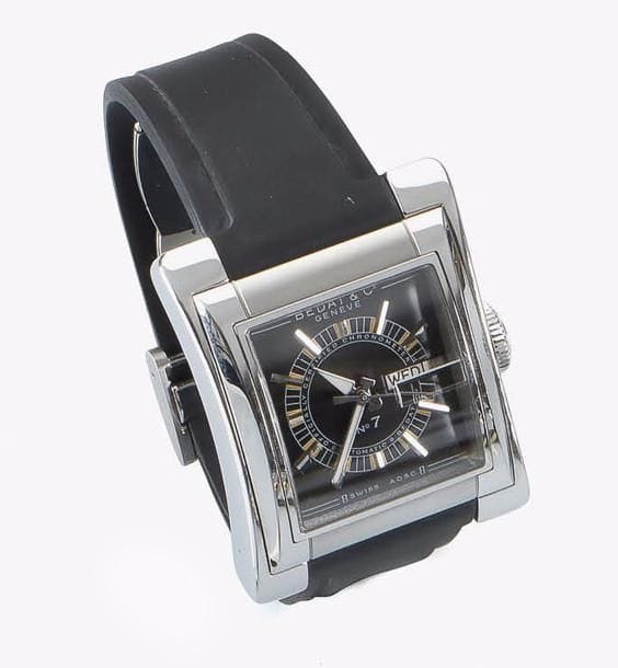 BEDAT & Co. Genève
Montre bracelet chronomètre curvex en acier. Cadran noir, date à guichet à 3H. Mouvement automatique. Boucle déployante signée en acier.
Cadran, boîtier et mouvement signés.
Dimensions : 38 x 52 mm