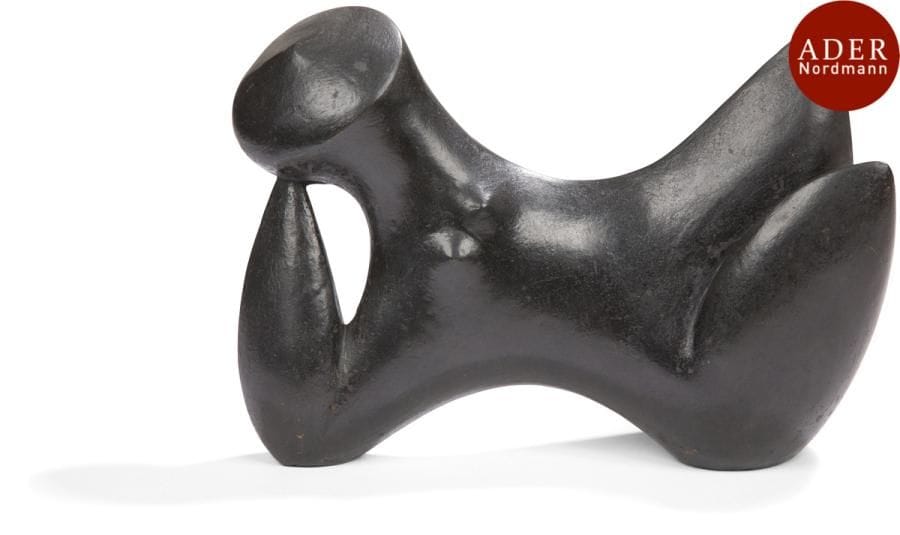 Baltasar LOBO CASUERO [espagnol] (1910-1993)
L’Éveil, 1953
Épreuve en bronze à patine brune.
Signée et numérotée 6/6 à la base.
Tirage à 6 exemplaires et 4 épreuves d’artiste.
Susse Fondeur Paris.
18 x 23.5 x 7 cm
Provenance :
Succession Roger et Bella Belbéoch, Paris.
Exposition :
Baltasar Lobo, Marmor Bronzen Zeichnungen, Galerie Nathan, Zurich, 30.10.1979-29.1.1980, n°26 (pour un modèle identique).
Bibliographie :
Joseph-Émile Muller, Lobo Catalogue Raisonné de l’œuvre sculpté, Lausanne, La Bibliothèque des Arts, 1985, n°116 reproduit.