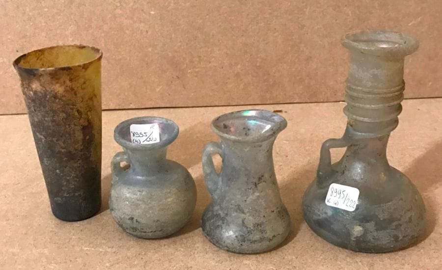 8995_222
Lot de 4 vases en verre dans le goût Antique