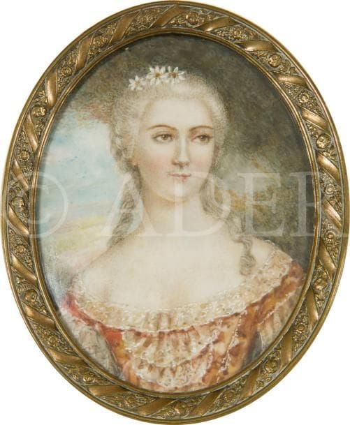 Jeune femme en robe bleue à guimpe blanche, des perles dans les cheveux et grands pendants d’oreilles
Miniature sur ivoire, XIXe siècle, (fêle), diam. 5,5 cm
cerclée de laiton doré, diam. 6 cm.

On y joint 
Mme Victoire fille de Louis XV d’après Nattier
Miniature sur ivoire vers 1900, ovale 9,5 x 8,5 cm
cadre en laiton doré moulé de fleurettes, H. 11 cm