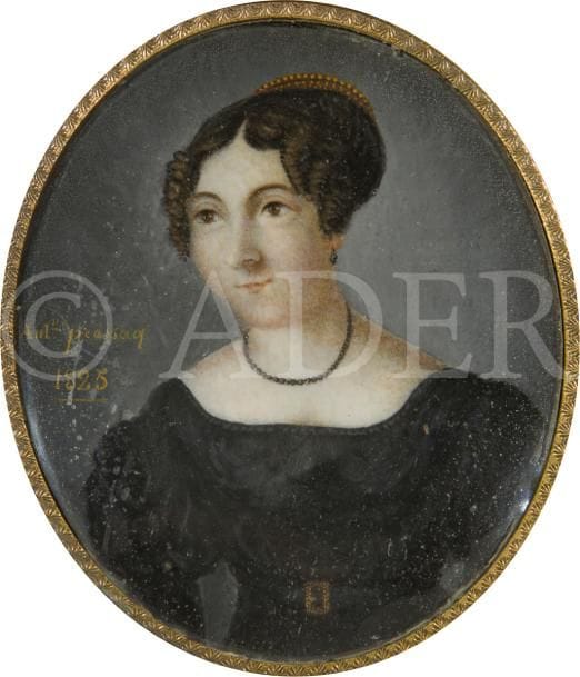 Antoinette PRESSAC (active en 1825)
Femme en robe noire, peigne de corail dans son chignon tresse et collier de jais
Miniature sur ivoire du XIXe siècle, époque Charles X
Signée et datée à gauche à l’or : Anttte pressaq / 1825
Ovale 8 x 6,8 cm(mouillure en bas à droite ; verre pleureur)
Annotée au revers au stylo : Bouteloup Ve ( ?) / Grandville / château de la roche rideau /digne ( ?)
Cadre en bois bruni à visière de laiton doré, rect. 14,3 x 12,6 cm