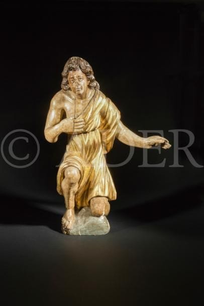 Paire d’anges adorateurs en bois sculpté en ronde-bosse, doré et polychromé.
Midi de la France, XVIIe siècle
Hauteurs : 72 et 63 cm

On joint un chapiteau corinthien en bois sculpté et doré, XVIIe siècle
(quelques accidents)