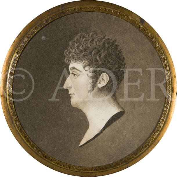 Rare physionotrace figurant un homme en buste à l’antique, de profil à gauche, coiffé de mèches abondantes
gravure au physionotrace sur papier, vers 1800, diam. 6,2 cm
A l’intérieur du cadre, manuscrit d’époque : « A des cœurs/…/L’amitié pouvait/…jamais »
Joli cadre en bois de placage du XIXe siècle avec incrustations (petits accidents), rect. 13,1 x 12 cm