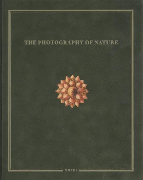 FONTCUBERTA, Joan (1955)
The Nature of Photography.

Mack, 2013.

In-4 (27 x 21 cm). Édition originale, signée par Joan Fontcuberta. Reliure d'éditeur.