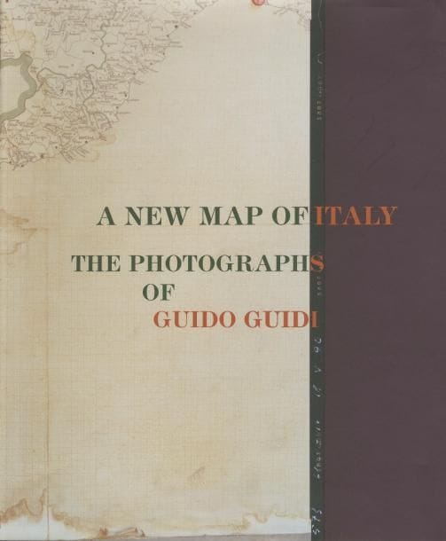 GUIDI, GUIDO (1941)
A New Map of Italy.

Loosestrife Editions, 2011.

In-4 (33 x 27 cm). Édition originale, signée par Guido Guidi. Cartonnage d'éditeur sous jaquette illustrée.