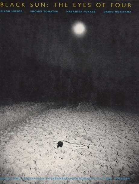 HOSOE/TOMATSU/FUKASE/MORIYAMA
Black Sun:The eyes of four.

Aperture, 1985.

In-4 (29 x 24 cm).Édition originale, signée par Eikoh Hosoé. 80 pages. Relié avec jaquette. Ex-libris en page de titre.