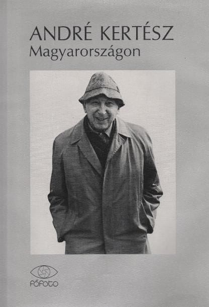 KERTESZ, André (1894-1985)
Magyarorszagon.

Föfoto, Budapest, 1984.

In-4 (31 x 24,5 cm). Édition originale. 104 pp. Broché sous jaquette illustrée.