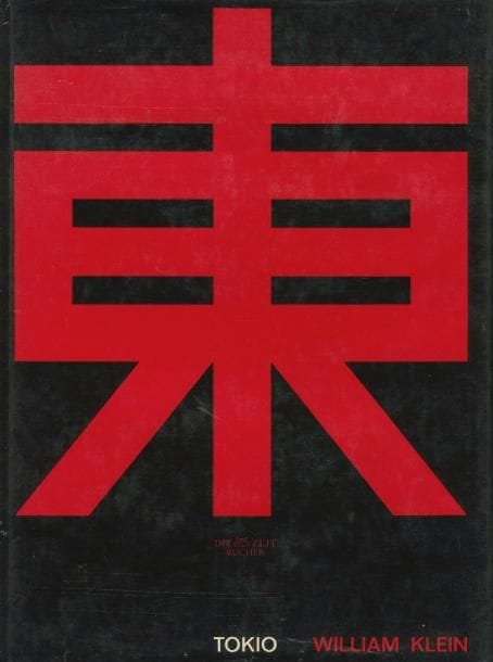 KLEIN, William (1928)
Tokio.

Nannen Verlag GmbH, Hamburg, 1965.

In-4 (35 x 26 cm). Édition originale allemande, signée par William Klein. 184 pp. 168 photographies reproduites en héliogravure. Cartonnage d'éditeur sous jaquette illustrée. 