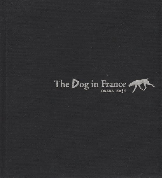 KÔJI, ONAKA (1960)
The dog in France.

Sokyu-sha, 2008.

In-8 (21 x 20 cm). Édition originale, reliée, signée par le photographe.
