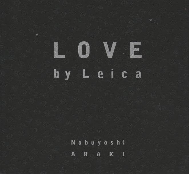 Araki, Nobuyoshi (1940)
Love by Leica.

Rat Hole, 2006.

In-8 (21 x 22 cm). Édition originale, brochée, avec jaquette noire titrée.