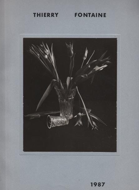 Thierry Fontaine.

11 tirages photographiques originaux.

Livre artisanal et unique, confectionné par un élève de Claudine et Jean-Pierre SUDRE 

11 tirages argentiques 17 x 21 cm contrecollés et signés sous l'image.

Des natures mortes mises en scène et en lumière de façon extraordinaire.

Un très bel ouvrage, broché.