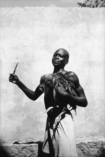 Turenne Myrtho CANGE [haïtien] (Né en 1974)
Le coq, 2000, Haïti Photographie argentique noir et blanc. Tirage Agfa APX 100. Signée et numérotée T1 au dos. 50 x 41 cm