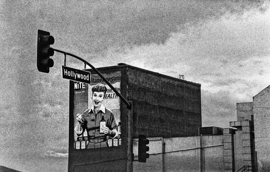 Alain LOUVET (Né en 1962)
Los Angeles Photographie argentique noir et blanc sur papier Fine Art baryta 325 g, numérotée 1/5. Signée en bas à droite. Signée au dos, datée «2002» et située «Los Angeles». 40 x 50 cm