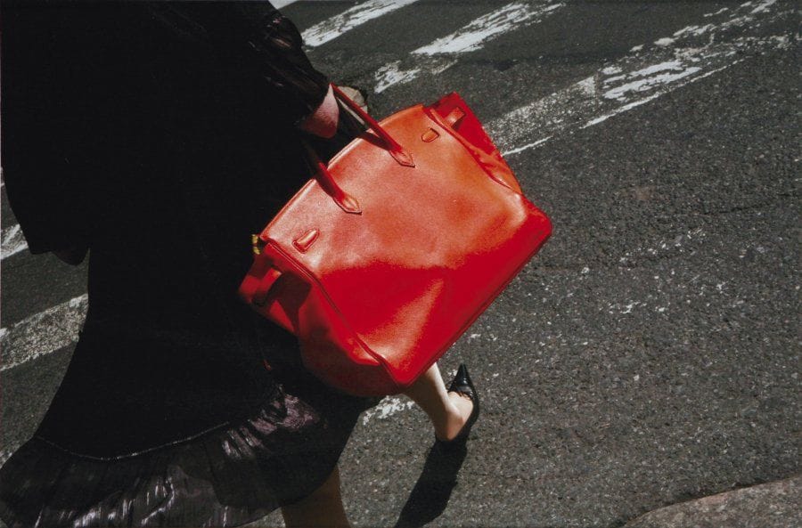 Katherine-Marie PAGE (Née en 1967)
5Ème Avenue, 16h38. une heure au hasard. Photographie en couleur. Tirage Fine Art numéroté XVIII/XX. Signée en bas à droite. Située «New York». Encadrée. 30 x 45 cm