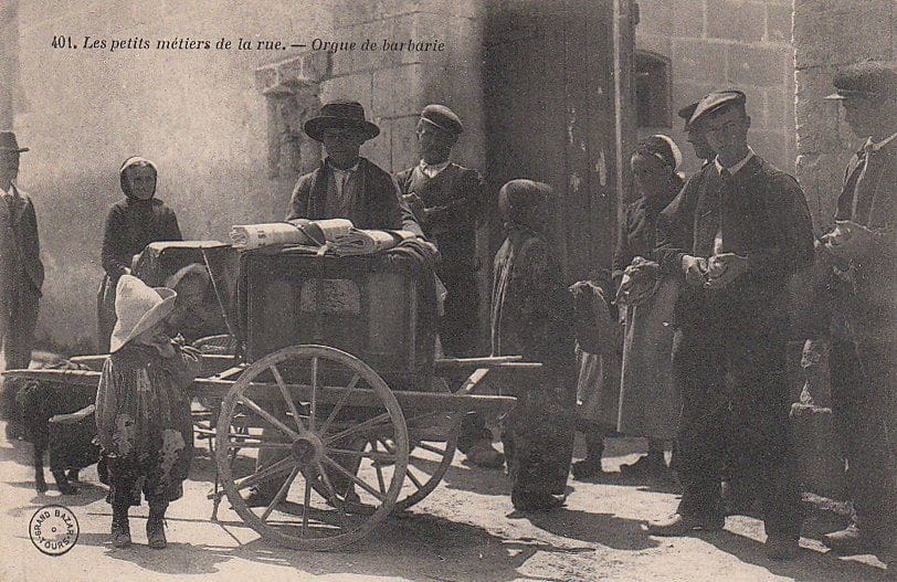INDRE-ET-LOIRE : TOURS les petits métiers de la rue - l' orgue de Barbarie - N - SUP