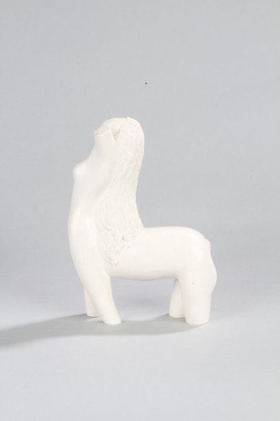 Raymond VERANI (né en 1929)
Centauresse  Epreuve en résine et poudre de marbre.  Hauteur : 18,5 cm.