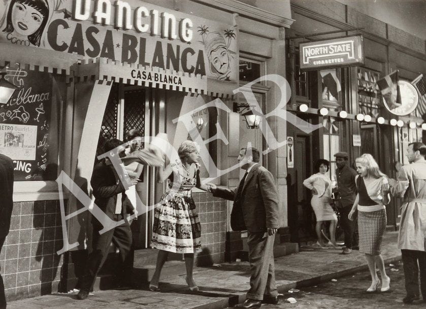 La ragazza in vetrina (la fille dans la vitrine), 1961. De Luciano Emmer, avec Marina Vlady, Lino Ventura, Magali Noël et Bernard Fresson. 17 épreuves argentiques d'époque par Jutka Rona et divers. Tampons de presse aux versos. Format moyen : 24 x 18 cm.