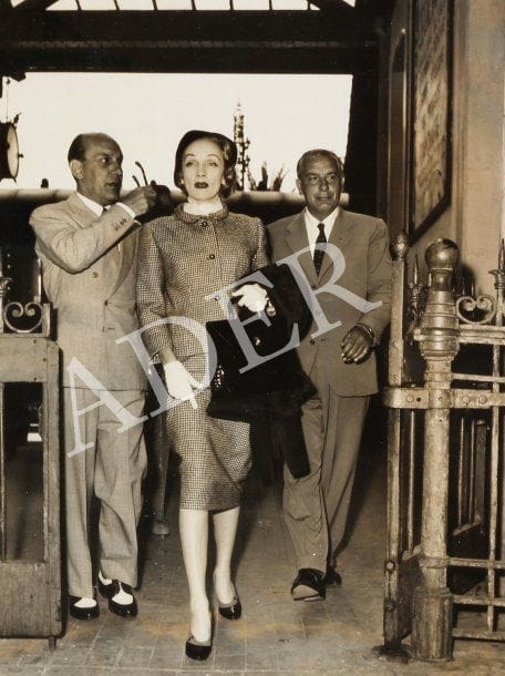 The Monte Carlo story (Une histoire de Monte Carlo), 1956-1957. De Samuel A. Taylor, avec Marlene Dietrich et Vittorio De Sica. Sept tirages argentiques, un contretype et cinq planches contact d'époque. Etiquette tapuscrite aux versos. Formats : 18 x 12 et 24 x 18 cm.