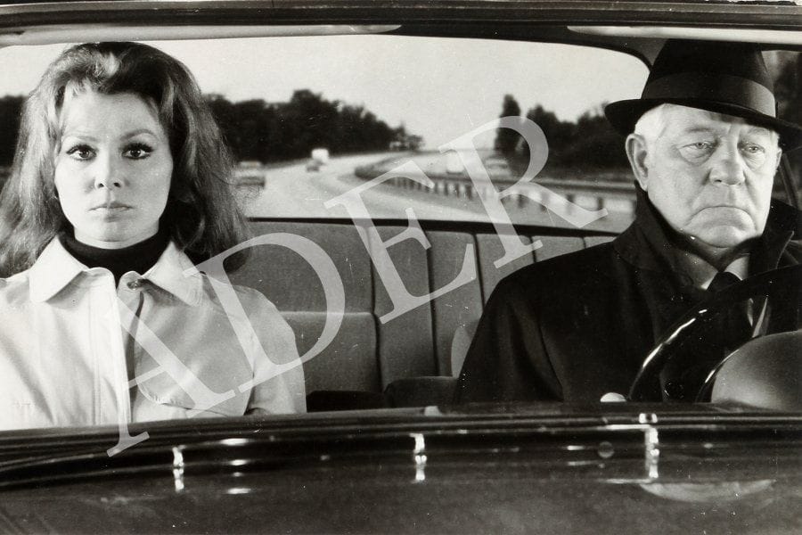 Le clan des Siciliens, 1969. De Henri Verneuil, avec Jean Gabin et Alain Delon. Deux épreuves argentiques d'époque par Araldo Di Crollalanza. Tampon du photographe aux versos. 30 x 24 cm.