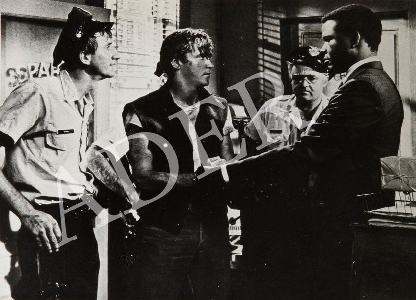 In the heat of the night (Dans la chaleur de la nuit), 1967. De Norman Jewison, avec Sidney Poitier et Rod Steiger. Trois contretypes d'époque. 24 x 18 cm.