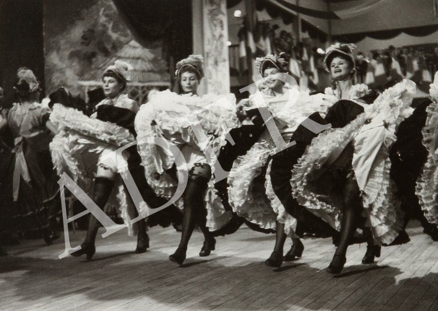 French Cancan, 1954. De Jean Renoir, avec Jean Gabin, Françoise Arnoult et Maria Félix. 13 épreuves argentiques d'époque. 24 x 18 cm.