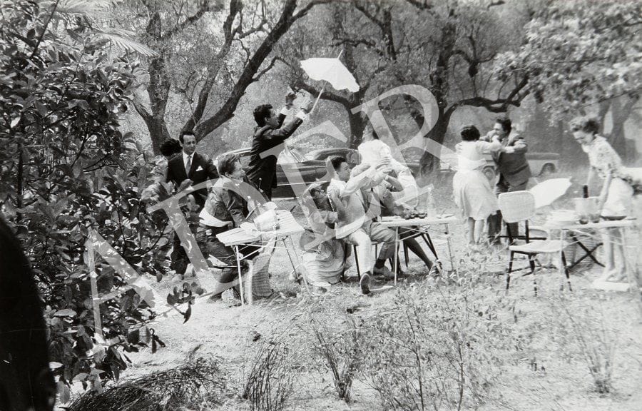 Déjeuner sur l'herbe, 1959. De Jean Renoir, avec Paul Meurisse. 12 épreuves argentiques d'époque. Tampon de presse aux versos. 27,5 x 21 cm.
