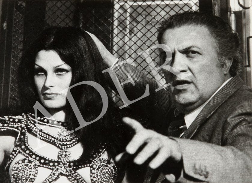 Fellini Roma, 1972. De Federico Fellini, avec Fiona Florence et Peter Gonzales Falcon. Quatre épreuves argentiques d'époque par G. B. Poletto. Tampon du photographe aux versos (3). Formats : 18 x 24 et 30 x 20 cm.