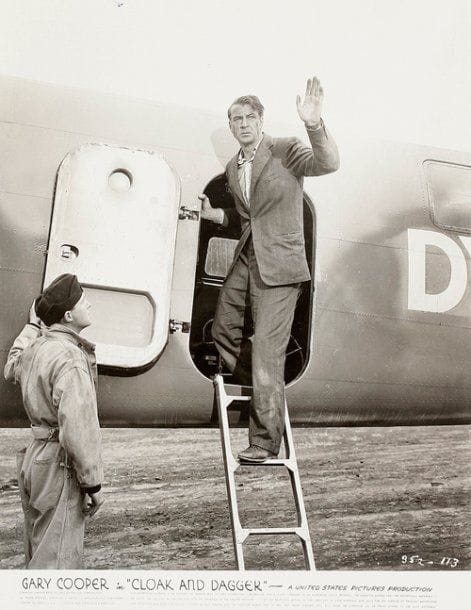 Gary Cooper dans Children of Divorce (1927), Ball of Fire (1941), L'homme de la rue (1941), The pride of the yankees (1942), Saratoga (1945), Cloak and Dagger (1946) et The hanging tree (1959). Neuf épreuves d'exploitation. Formats : de 21,5 x 16,5 à 20 x 26 cm.