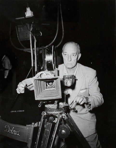 The Buster Keaton story (L'homme qui n'a jamais ri), 1957. De Sidney Sheldon, avec Donald O'Connor et Ann Blyth. En présence de Buster Keaton et Cecil B. DeMille. Sept épreuves argentiques d'époque. Etiquette tapuscrites aux versos. 25,5 x 20,5 cm.