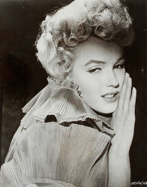 The prince and the show girl, 1957. De Laurence Olivier, avec Marilyn Monroe et Jeremy Spenser. Cinq épreuves d'exploitation d'époque et deux contretypes. Formats : de 16,5 x 21,5 à 19,5 x 25,5 cm.