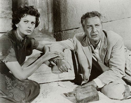 Legend of the lost (La cité disparue), 1954. De Henry Hathaway, avec Sophia Loren, Rossano Brazzi et John Wayne. Deux épreuves d'exploitation d'époque. 20,5 x 25,5 cm.
