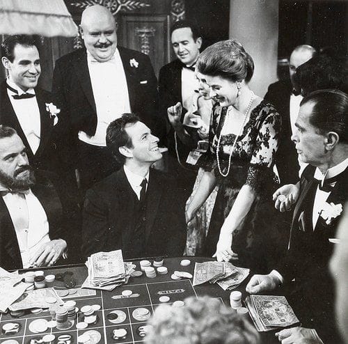 24 h dans la vie d'une femme, 1961. De Silvio Marizzano, avec Ingrid Bergman, Rip Torn et Lars Schmidt. Huit épreuves argentiques d'époque. 23 x 18 cm.