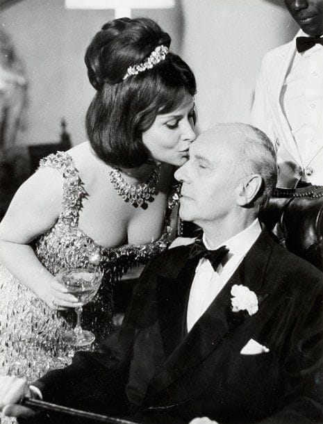 Woman of straw, 1964. De Basil Dearden, avec Gina Lollobrigida, Sean Connery et Ralph Richardson. Cinq épreuves argentiques d'époque. Formats: 18,5 x 23,5 à 20 x 24 cm.