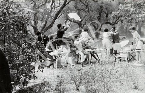 Déjeuner sur l'herbe, 1959. De Jean Renoir, avec Paul Meurisse. 12 épreuves argentiques d'époque. Tampon de presse aux versos. 27,5 x 21 cm.