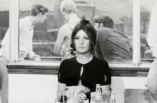 La ragazza con la pistola (La fille au pistolet), 1968. De Mario Monicelli, avec Monica Vitti. Neuf épreuves argentiques d'époque. Tampon de presse aux versos. 30 x 20 cm.