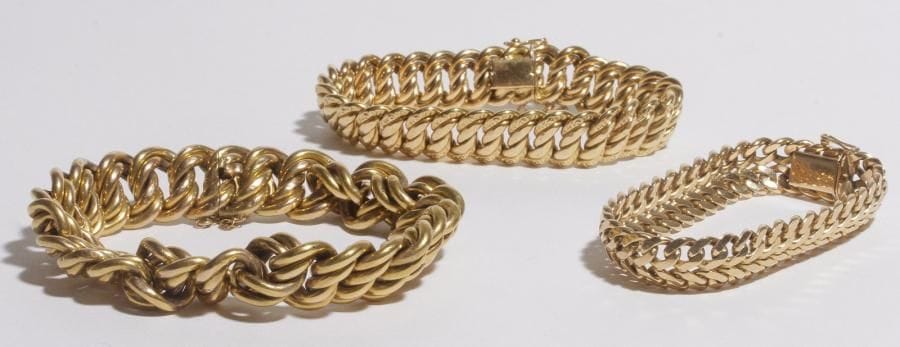 Lot de 3 bracelets en or 18K (750), maillons gourmette. 
Poids : 115,8 g