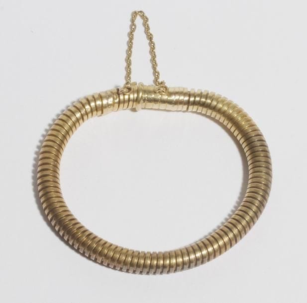 Bracelet en or 18K (750) tubogaz. Travail français des années 1950. 
Poids : 13,6 g